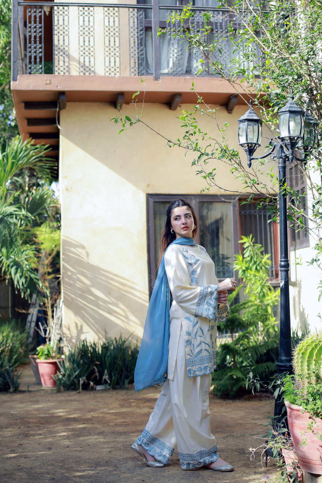 White 3-Piece Embroidered Lawn farshi shalwar