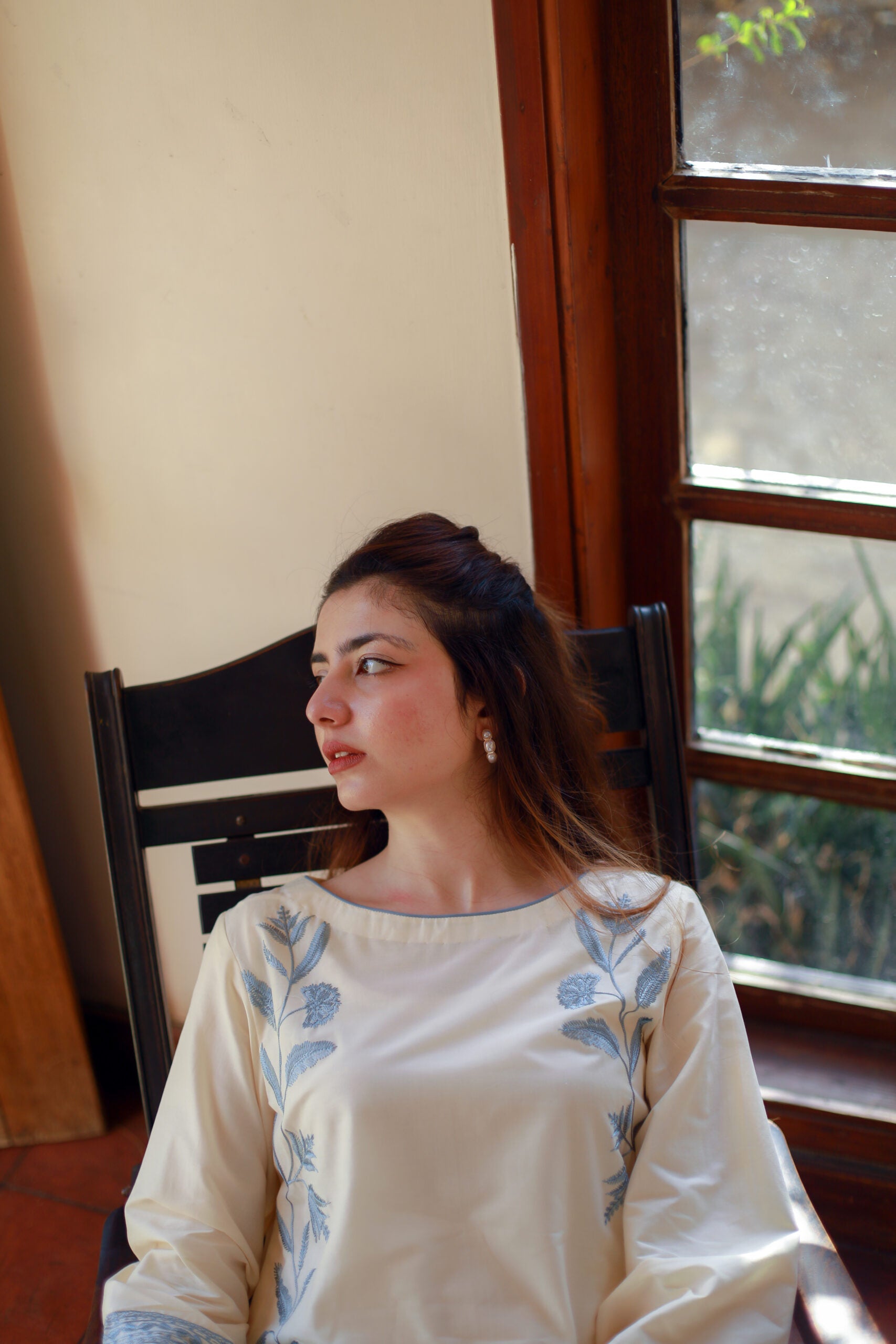 White 3-Piece Embroidered Lawn farshi shalwar